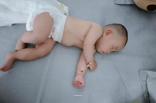 神木三个月宝宝抬头不稳